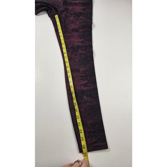 Athleta Elation Glades 7/8 Tight Leggings in Red
Black size Small cute gym warm - Picture 6 of 9